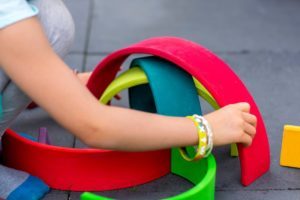 montessori-enfant-jouet