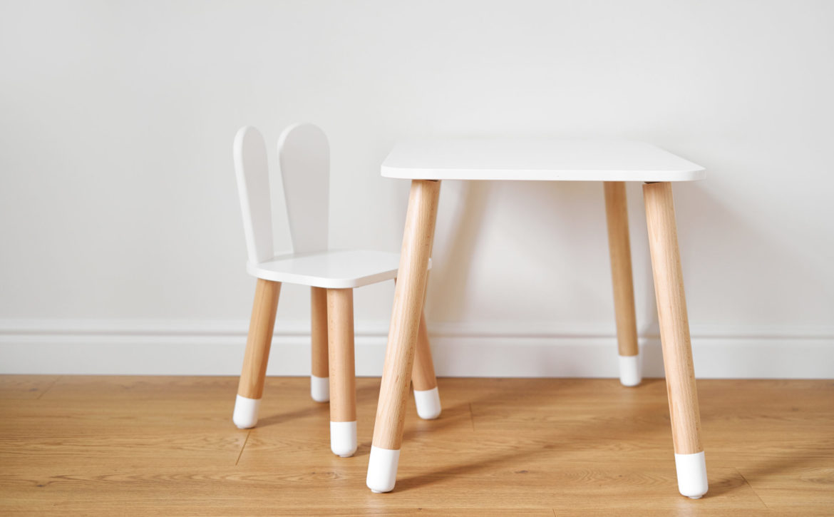 Stylish,Child,Table,And,Chair.,White,And,Wooden,Colors.,Scandi