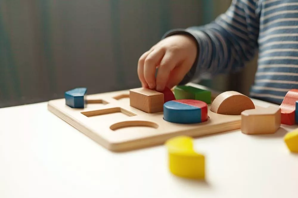 Comment reconnaître un jeu Montessori