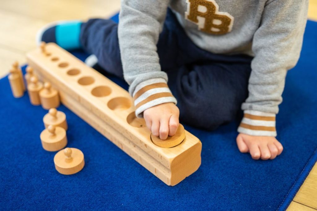 le-developpement-de-la-motricite-chez-lenfant-selon-montessori
